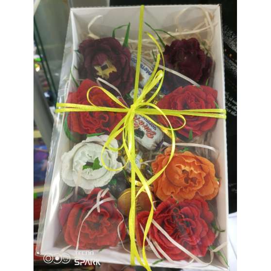 Набор подарочный цветы конфеты